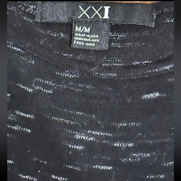 XXI Forever 21 Black And White Cold Shoulder Top Size Medium - Picture 3 of 6